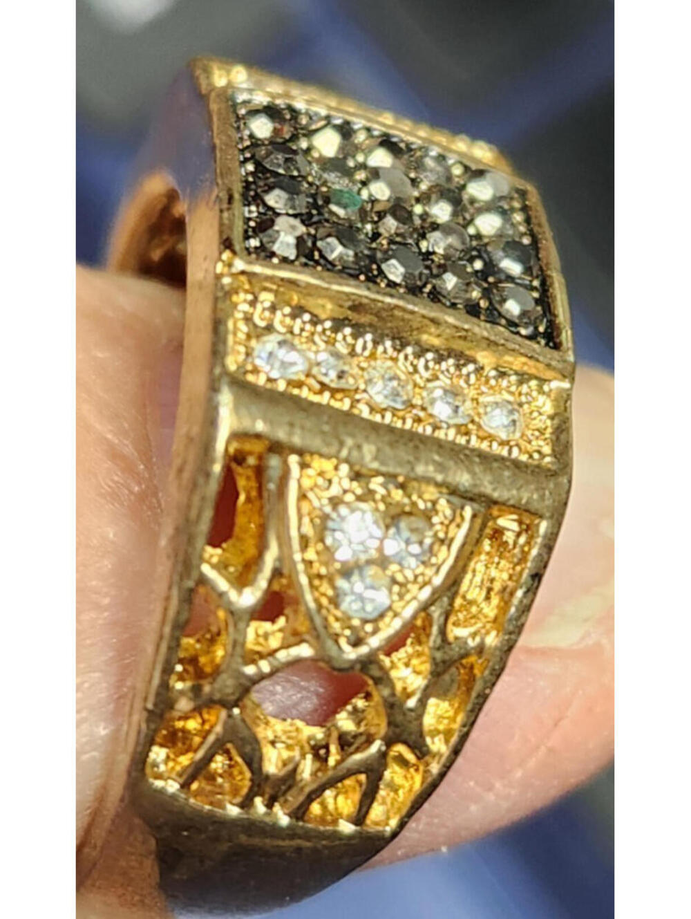Man's Onyx White Crystal Incrusted Gold Filled 1/4" wide Size 9 Ring - Picture 3 of 13